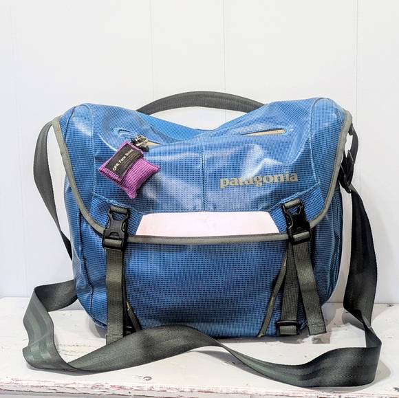 Patagonia Other - Patagonia Black Hole Mini Messenger Blue 12L Hiking Travel Discontinued Rare
